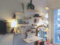 Kinderschreibtisch modulable Gassien Paris weiß Holz, Regale Wands colorées und lampes décoratives tendance.