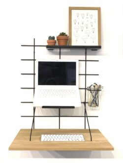 Modularer Schreibtisch Gassien Paris en schwarzem Mundall und Eiche massif, mit laptop und Pflanzen vertes.