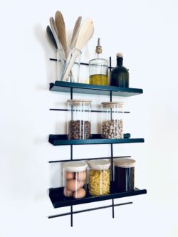 Regal Küche modulable Gassien Paris en schwarzem Mundall mit rangements bocaux und ustensiles Holz.