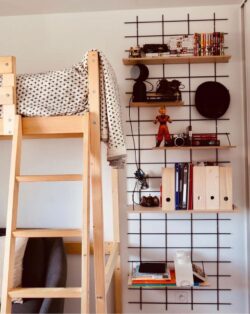 Kinderzimmer modulable Gassien Paris mit Regale Holz und grille schwarzem Mundall, déco geek.