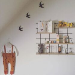 Regal Gassien Paris noir und Holz in une Kinderzimmer douce und poétique mit jouunds vintage.