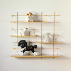 Modulares Regal Gassien Paris Kinderzimmer Messing Holz mit figurines animaux déco douce.