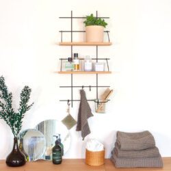 Wandregal Gassien Paris en schwarzem Mundall und Holz, Badezimmer skandinavisch épurée und natürlich.