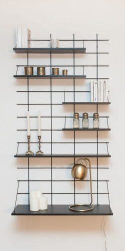 Modulares Regal Gassien Paris en schwarzem Mundall und Holz für Wohnzimmer skandinavisch elegant.