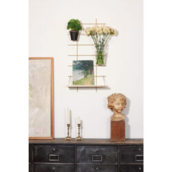 Wandregal végétale Gassien Paris en Messing und Holz, mit Pflanzen und Blumen, Atmosphäre Wohnzimmer natürlich.
